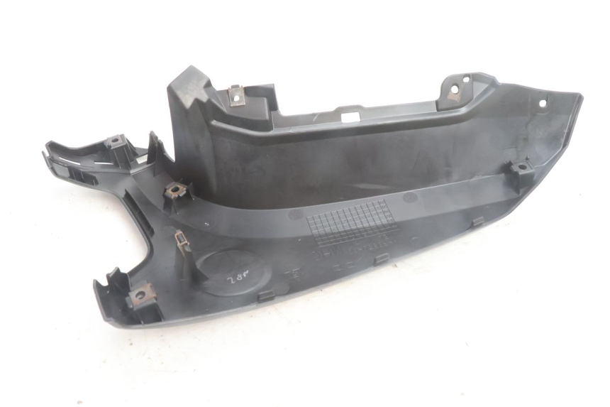 photo de FRONT LEFT LOWER SIDE PANEL YAMAHA N-MAX NMAX 125 (2021 - 2024) - Surface and material condition