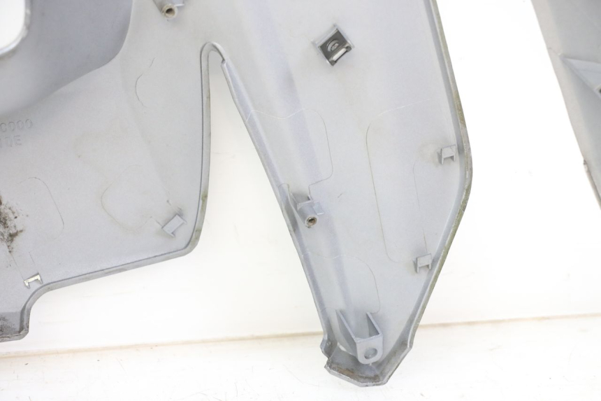 photo de LEFT FRONT FAIRING KYMCO X-TOWN XTOWN 125 (2016 - 2021) - Fixing points details