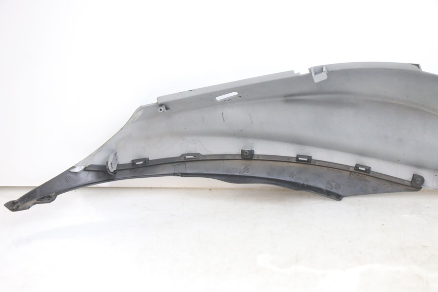photo de LEFT FRONT SIDE PANEL PIAGGIO MEDLEY 125 (2016 - 2023) - Zoom on usage condition