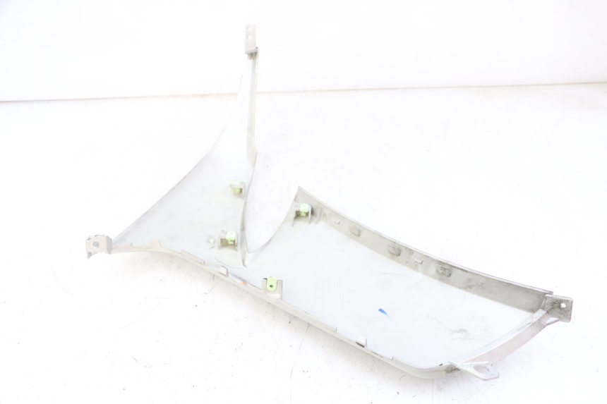 photo de LEFT FRONT FAIRING PEUGEOT CITYSTAR 2T 50 (2018 - 2021) - Fixing points details