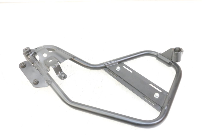 photo de LEFT FRONT FAIRING ROYAL ENFIELD HYMALAYAN 410 (2016 - 2023) - Zoom on usage condition