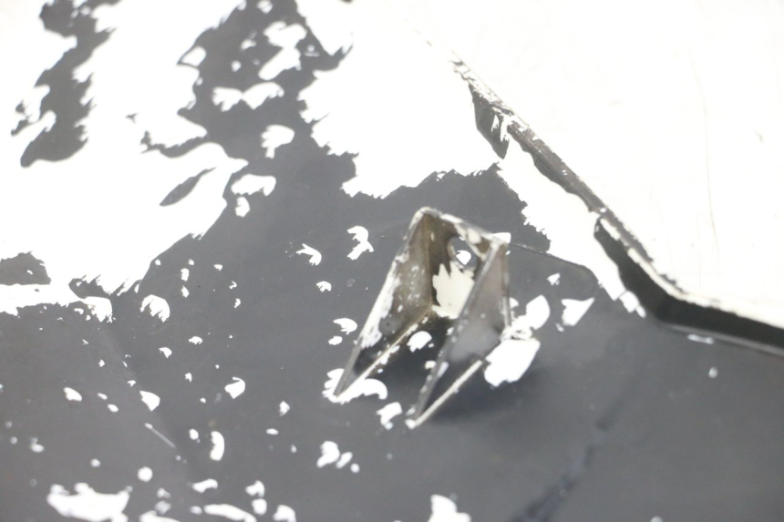 photo de LEFT FRONT SIDE PANEL DERBI SENDA SM X-TREME 50 (2006 - 2010) - Zoom on usage condition