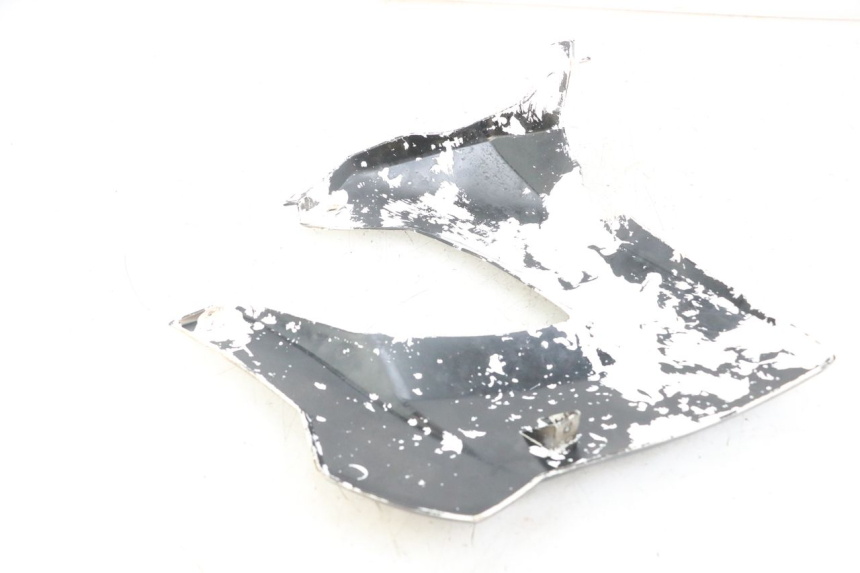 photo de LEFT FRONT SIDE PANEL DERBI SENDA SM X-TREME 50 (2006 - 2010) - Technical close-up