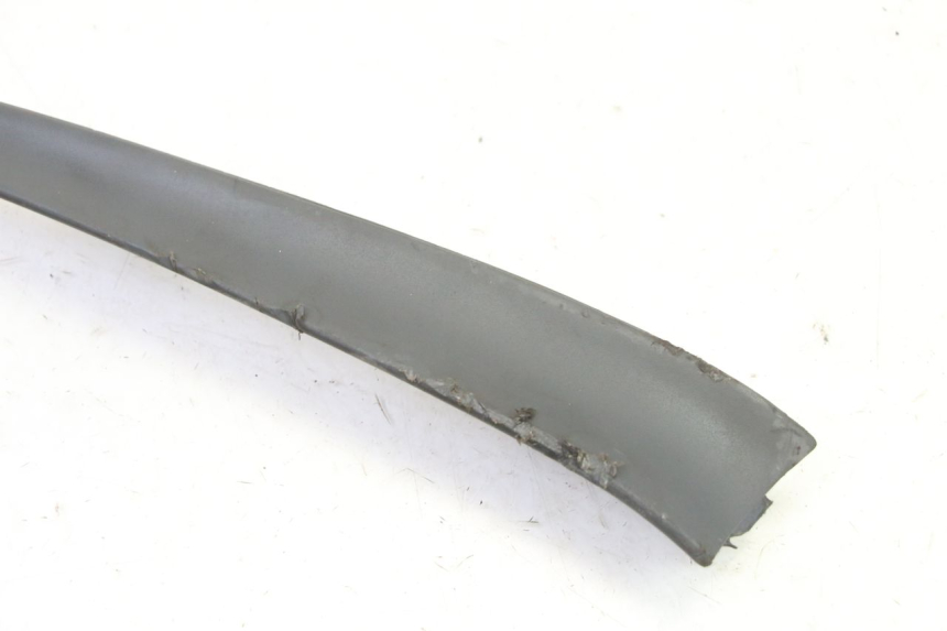 photo de LEFT FRONT FAIRING PIAGGIO SUPER LX 125 (2000 - 2003) - Zoom on usage condition