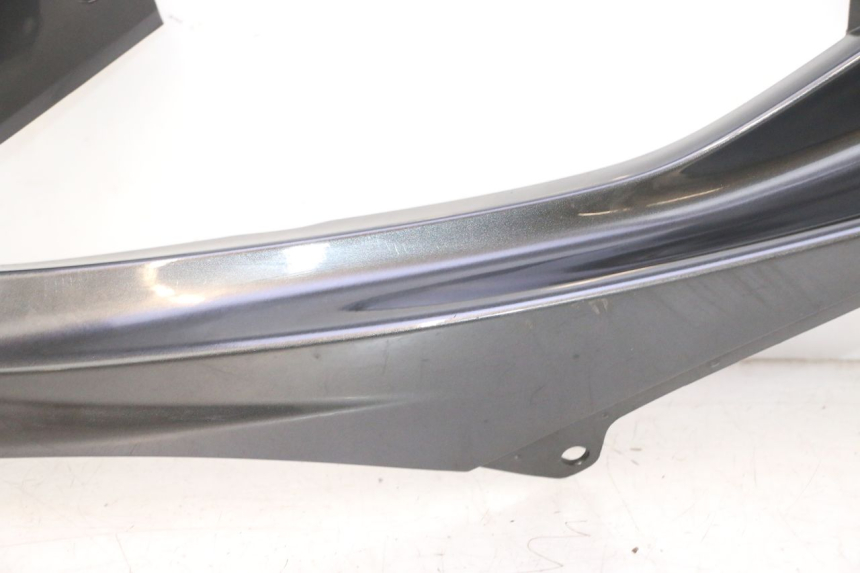 photo de FRONT LEFT UPPER SIDE PANEL YAMAHA YZF R6 600 (2008 - 2009) - Zoom on usage condition
