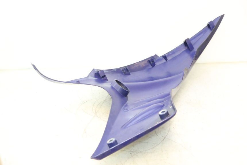 photo de LEFT FRONT FAIRING YAMAHA WAVE RUNNER GP R 1200 (2000 - 2003) - Alternative perspective
