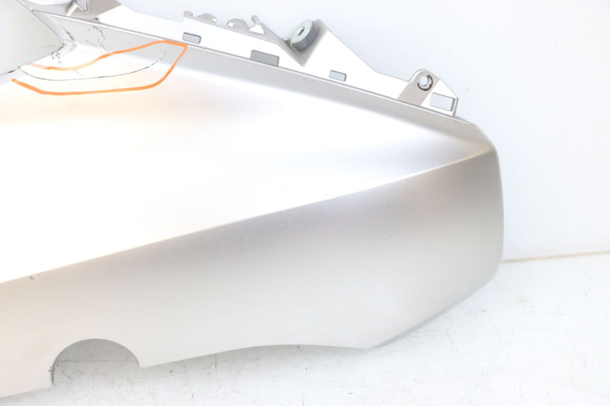 photo de LEFT FRONT SIDE PANEL YAMAHA XMAX X-MAX ABS 125 (2017 - 2020) - Distinctive features