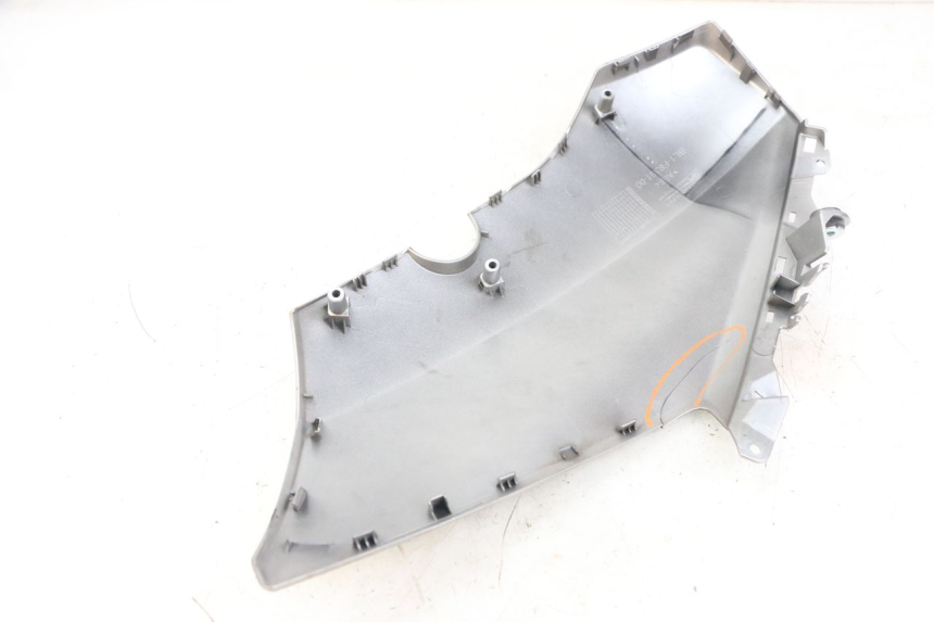 photo de LEFT FRONT SIDE PANEL YAMAHA XMAX X-MAX ABS 125 (2017 - 2020) - Alternative perspective