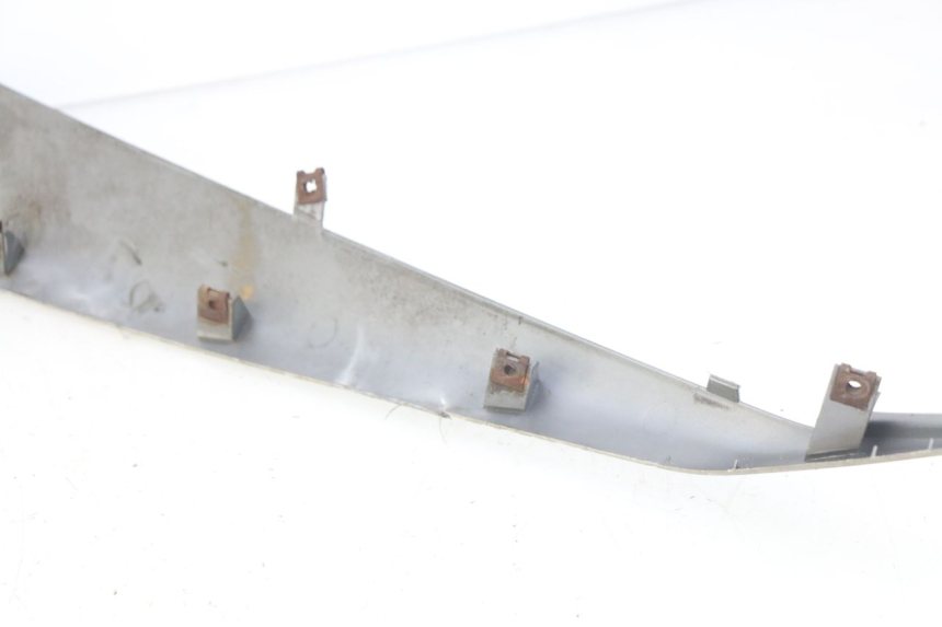 photo de LEFT FRONT SIDE PANEL YAMAHA XMAX X-MAX 125 (2006 - 2009) - Alternative perspective