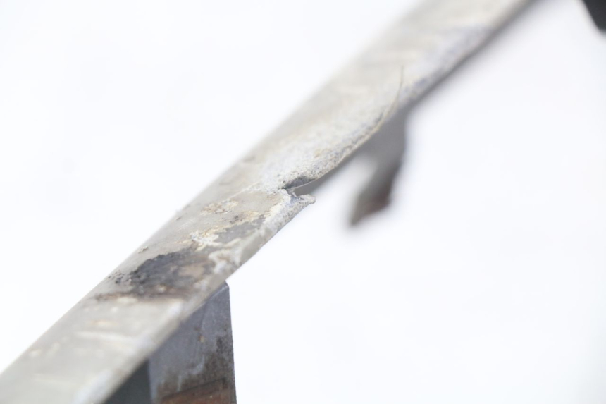 photo de LEFT FRONT SIDE PANEL YAMAHA XMAX X-MAX 125 (2006 - 2009) - Fixing points details