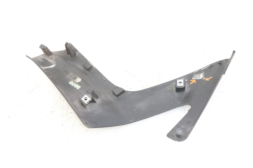 photo de LEFT FRONT FAIRING YAMAHA X-MAX XMAX ABS 250 (2010 - 2014) - Zoom on usage condition