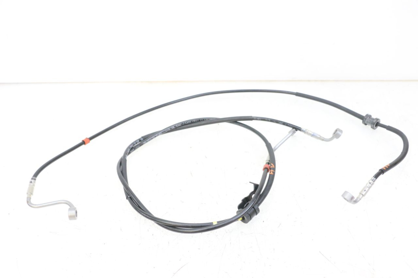 photo de FRONT BRAKE HOSE ROYAL ENFIELD SCRAM 411 (2022 - 2024) - Zoom on usage condition