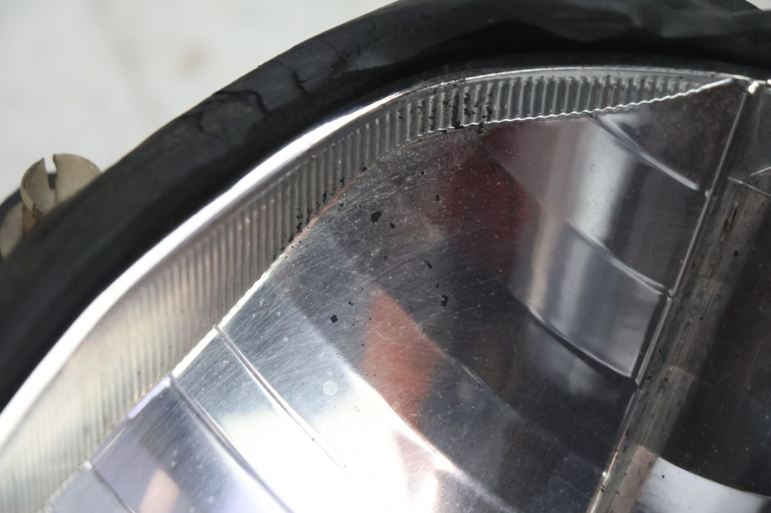 photo de HEADLIGHT BACK COVER PIAGGIO ZIP 2T 50 (2009 - 2019) - Zoom on usage condition