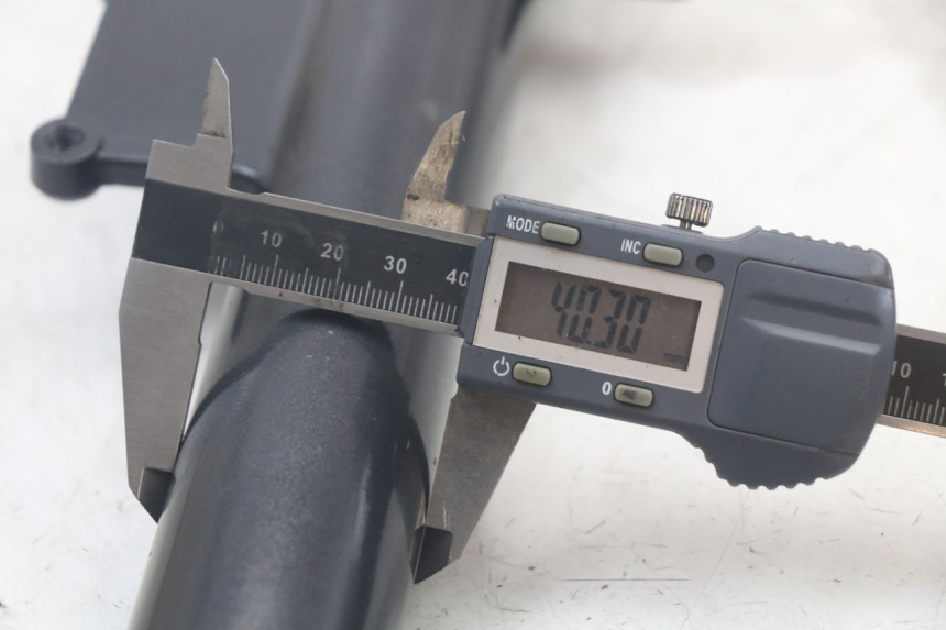 photo de FORK TUBE KYMCO AGILITY 4T 50 (2018 - 2022) - Additional view of the item