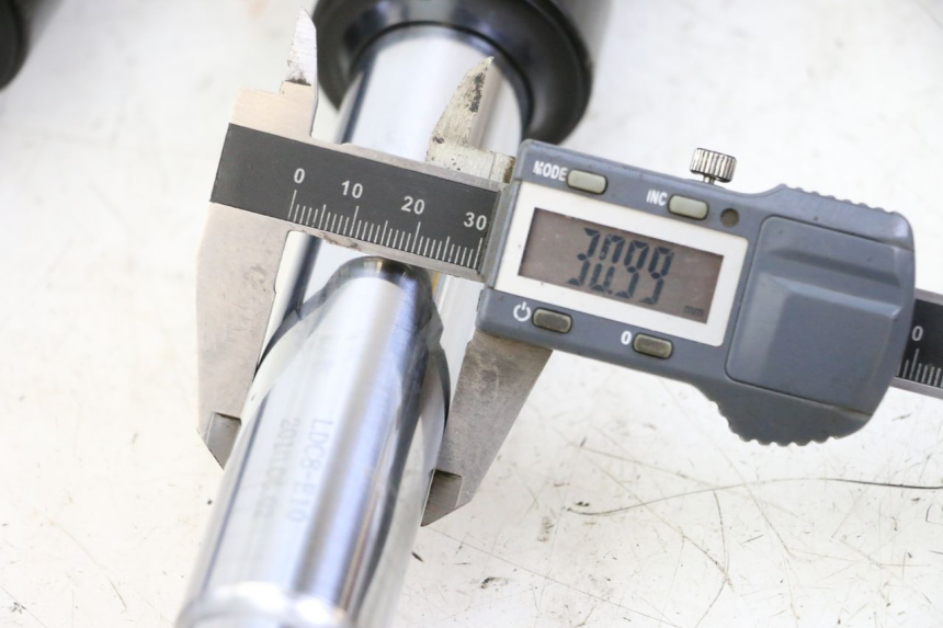 photo de Fork tube KYMCO AGILITY 4T 50 (2005 - 2018) - Zoom on usage condition