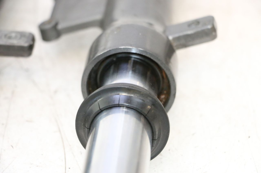 photo de Fork tube KYMCO AGILITY 4T 50 (2005 - 2018) - Alternative perspective