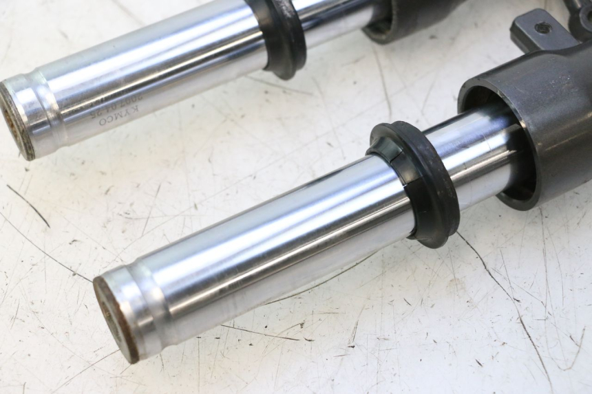 photo de Fork tube KYMCO AGILITY 4T 50 (2005 - 2018) - Surface and material condition