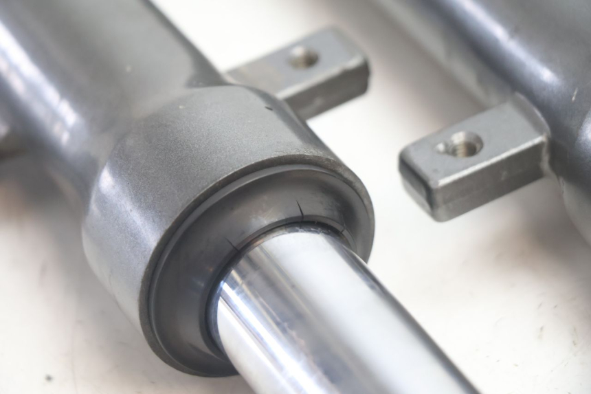 photo de Fork tube KYMCO AGILITY 4T 50 (2005 - 2018) - High-resolution close-up