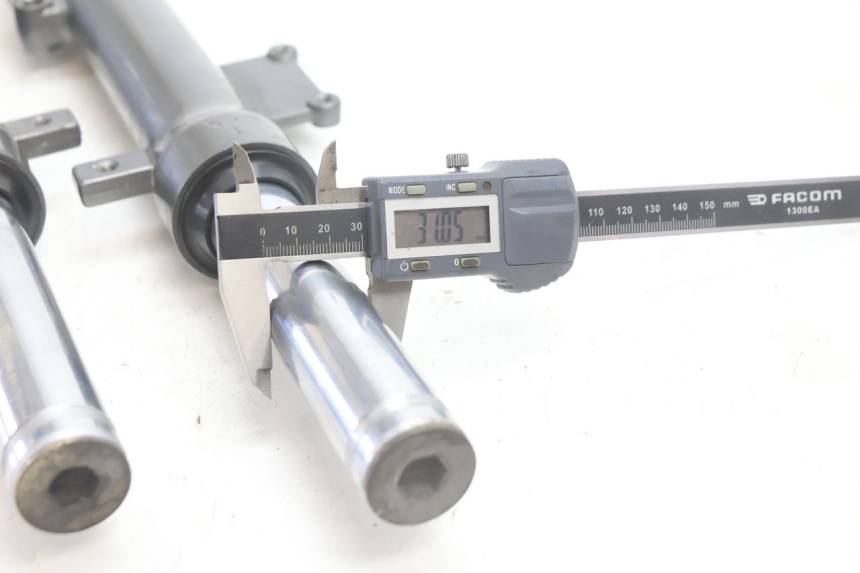 photo de Fork tube KYMCO AGILITY 4T 50 (2005 - 2018) - Detailed visual inspection