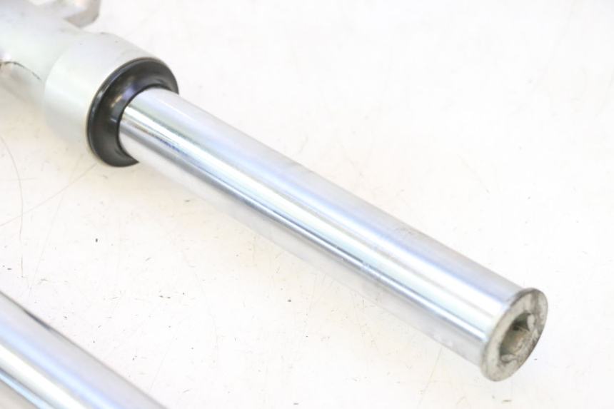 photo de FORKS LEG SUZUKI BURGMAN 125 (2007 - 2014) - Detailed visual inspection