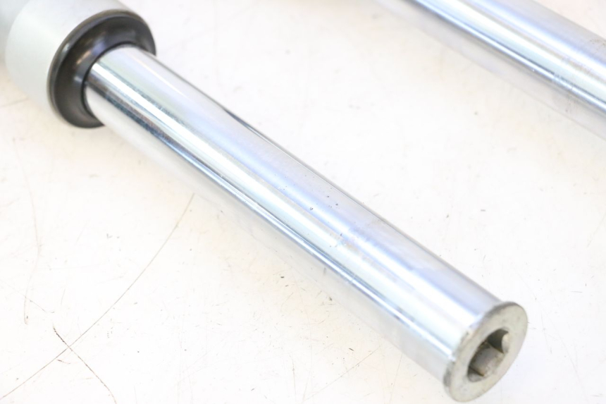 photo de FORKS LEG SUZUKI BURGMAN 125 (2007 - 2014) - Focus on structure