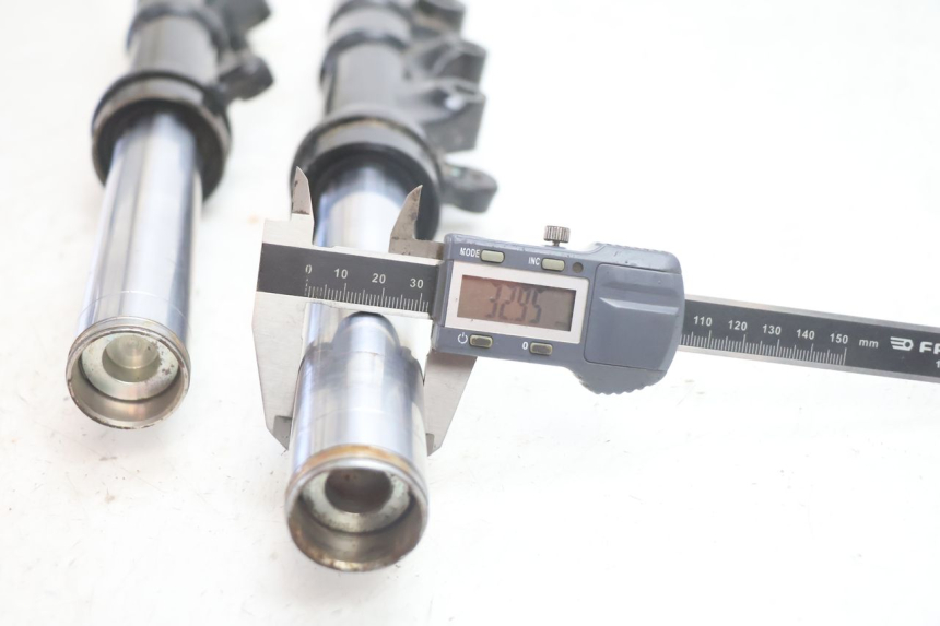 photo de FORKS LEG YAMAHA BW'S BWS 125 (2010 - 2013) - Additional view of the item