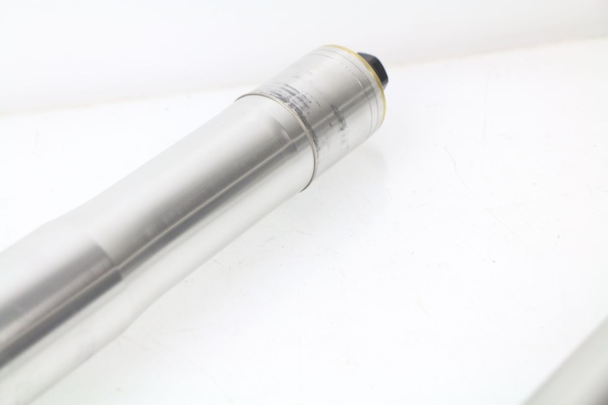 photo de FORKS LEG HONDA CBR RR FIREBLADE 1000 (2006 - 2007) - Alternative angle