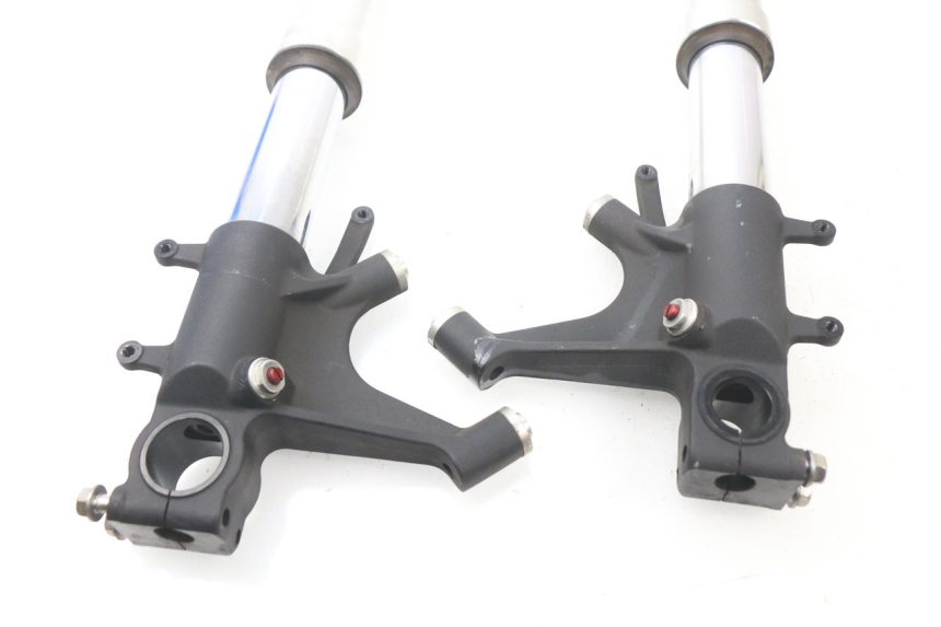 photo de FORKS LEG HONDA CBR RR FIREBLADE 1000 (2006 - 2007) - Fixing points details