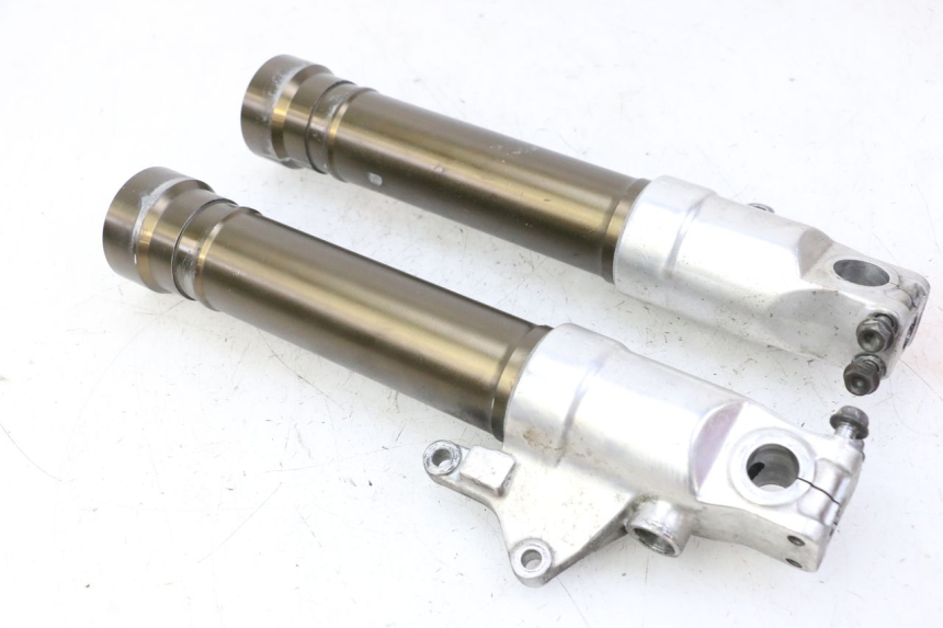 photo de FORKS LEG HONDA CBR RR FIREBLADE 900 (1992 - 1994) - Distinctive features