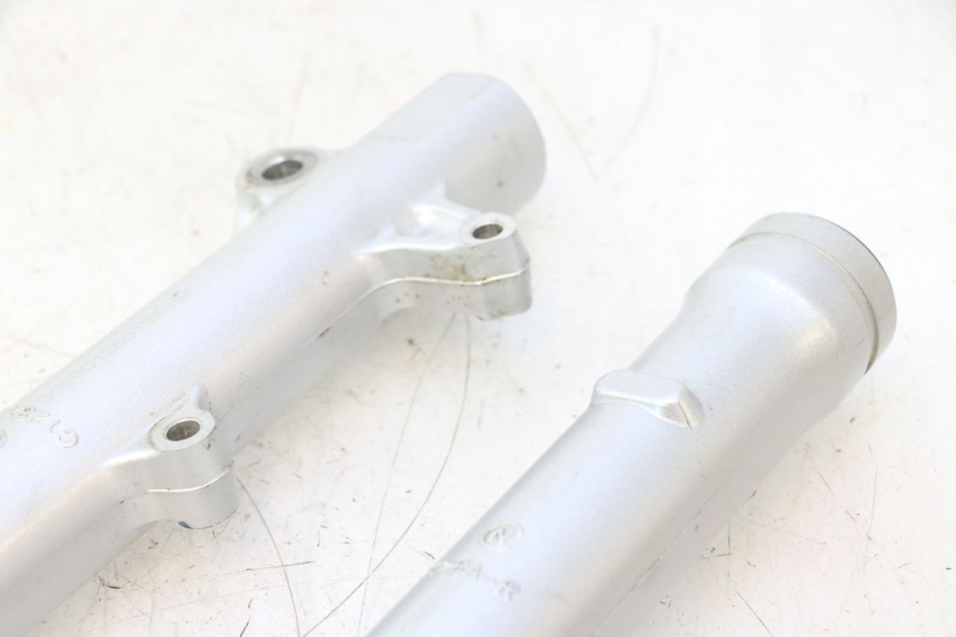photo de FORKS LEG HONDA CRF CR-F 125 (2020 - 2021) - Surface and material condition