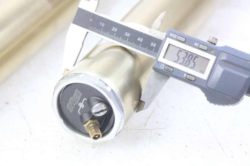 photo de FORK TUBE HONDA CRF 250 (2013 - 2016) - Zoom on usage condition