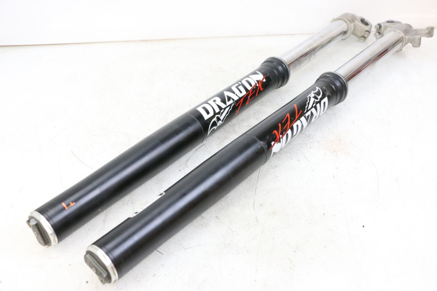 photo de FORKS LEG HONDA CRF R 250 (2020 - 2021) - Surface and material condition