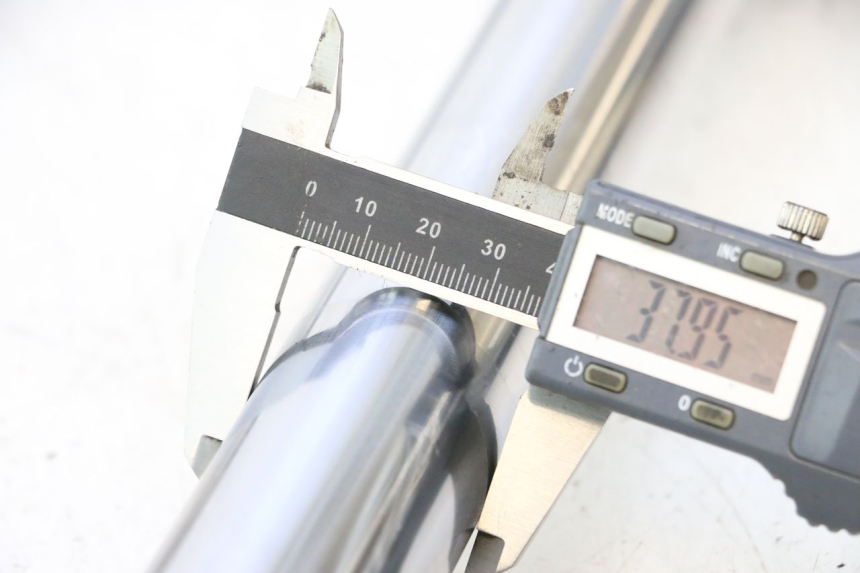 photo de FORKS LEG HM HONDA DERAPAGE 50 (2007 - 2009) - High-resolution close-up