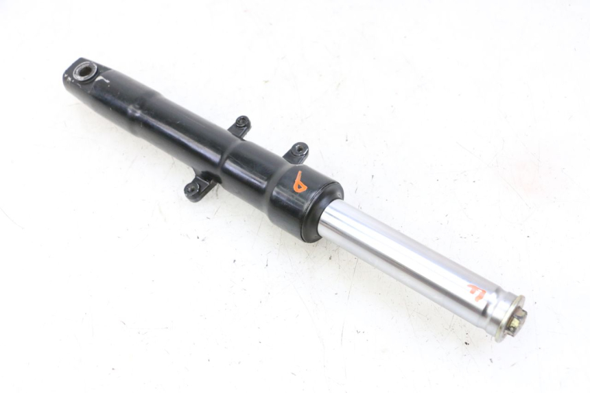 photo de RIGHT FORKS LEG ORCAL CAVARO 4T 50 (2019 - 2023) - Technical close-up