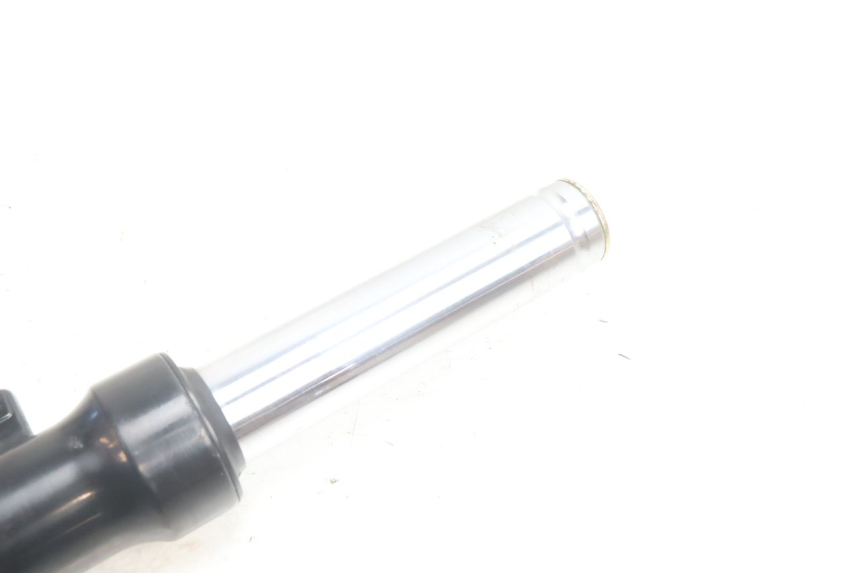 photo de RIGHT FORKS LEG SYM ORBIT III 3 4T 50 (2021 - 2025) - Zoom on usage condition