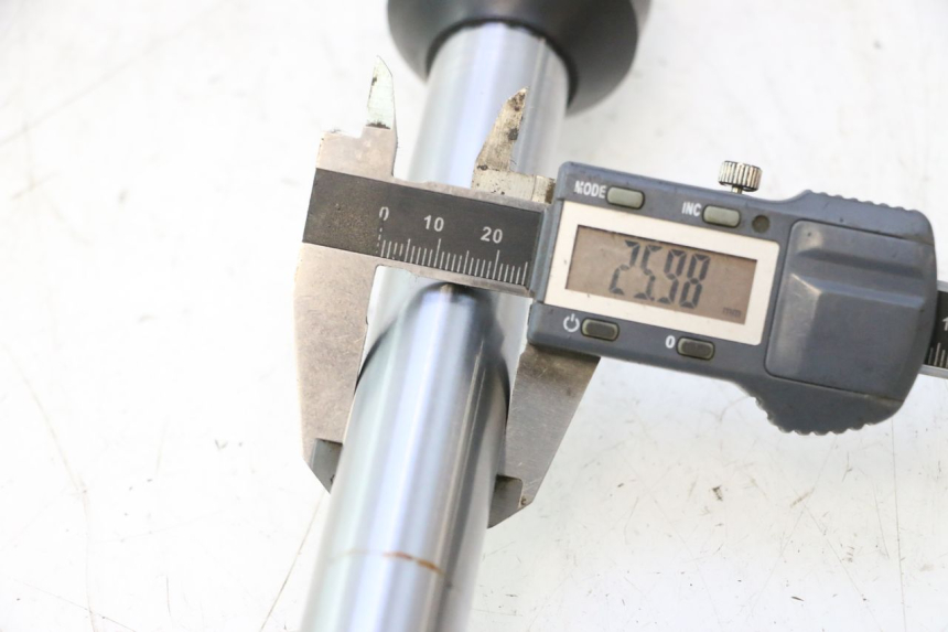 photo de RIGHT FORKS LEG TNT MOTOR ROMA 10' 2T 50 (2011 - 2018) - Zoom on usage condition
