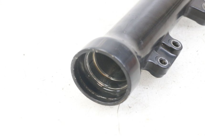 photo de RIGHT FORK TUBE TRIUMPH SPEED TRIPLE T301 900 (1994 - 1996) - Component detail