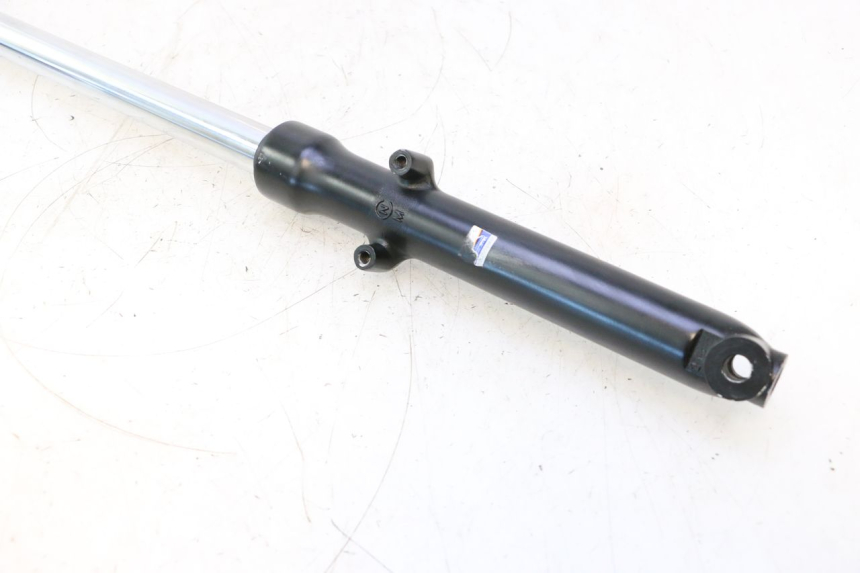 photo de RIGHT FORKS LEG YAMASAKI STREET 50 (2013 - 2018) - Alternative perspective