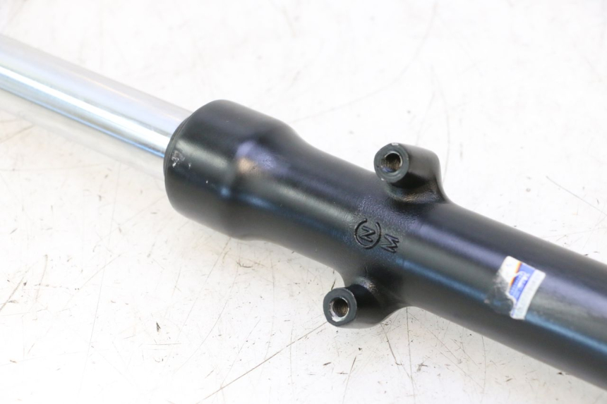 photo de RIGHT FORKS LEG YAMASAKI STREET 50 (2013 - 2018) - Technical close-up