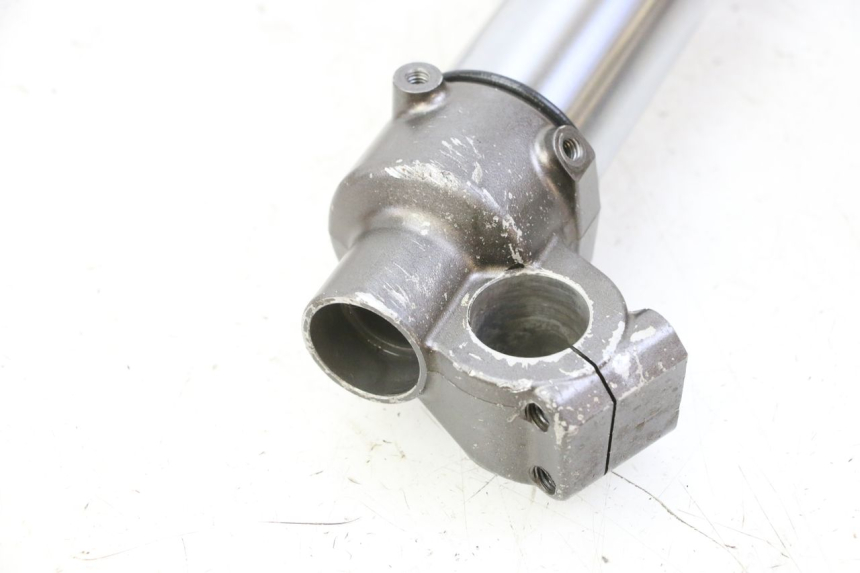 photo de RIGHT FORKS LEG YAMAHA YZF YZ-F 450 (2014 - 2016) - High-resolution close-up