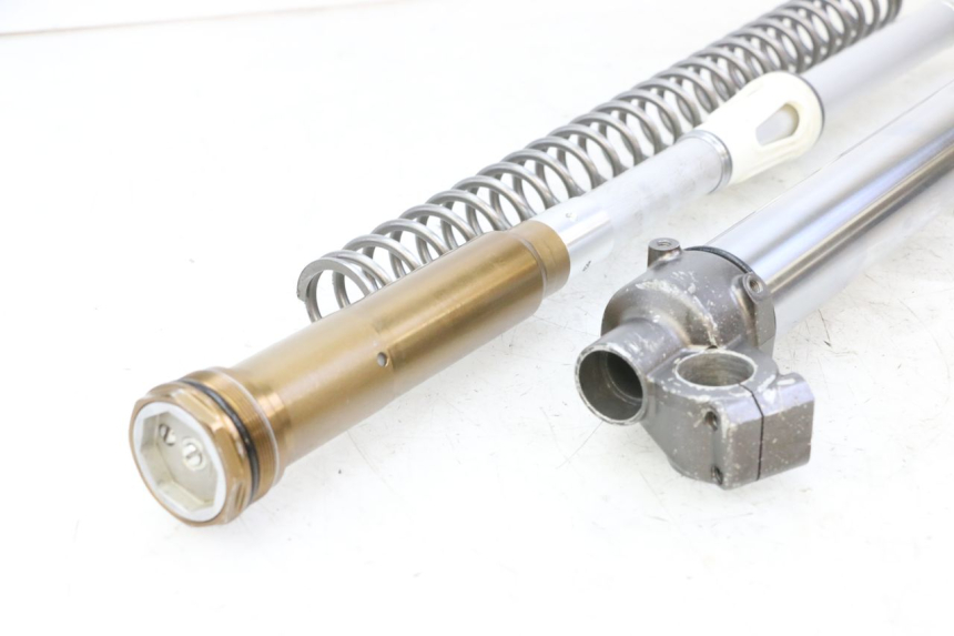 photo de RIGHT FORKS LEG YAMAHA YZF YZ-F 450 (2014 - 2016) - Focus on structure