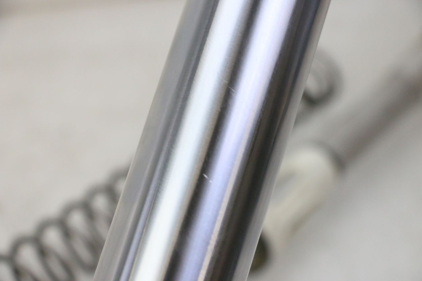 photo de RIGHT FORKS LEG YAMAHA YZF YZ-F 450 (2014 - 2016) - Technical close-up