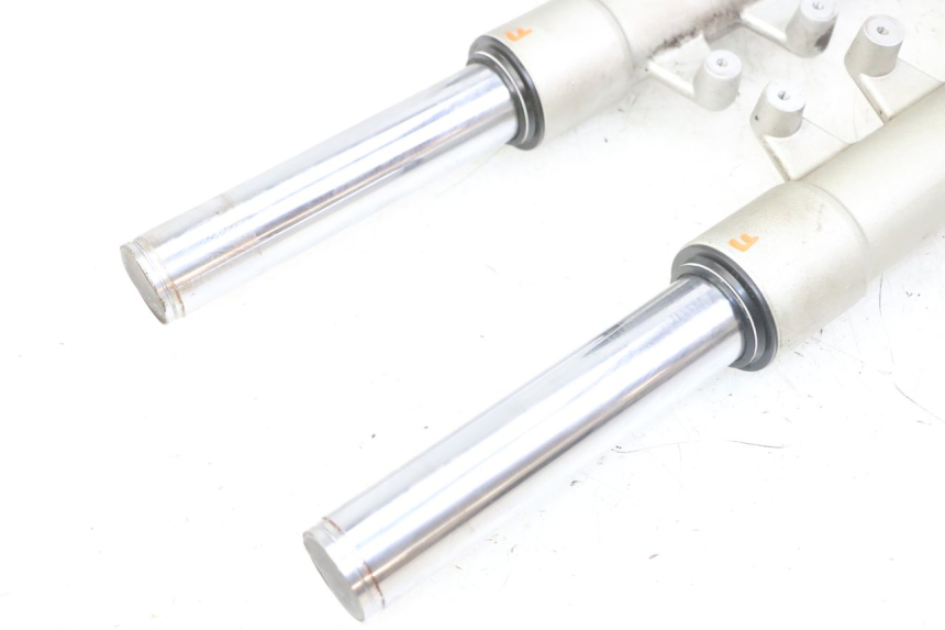 photo de FORKS LEG PEUGEOT ELYSTAR 125 (2002 - 2007) - Distinctive features