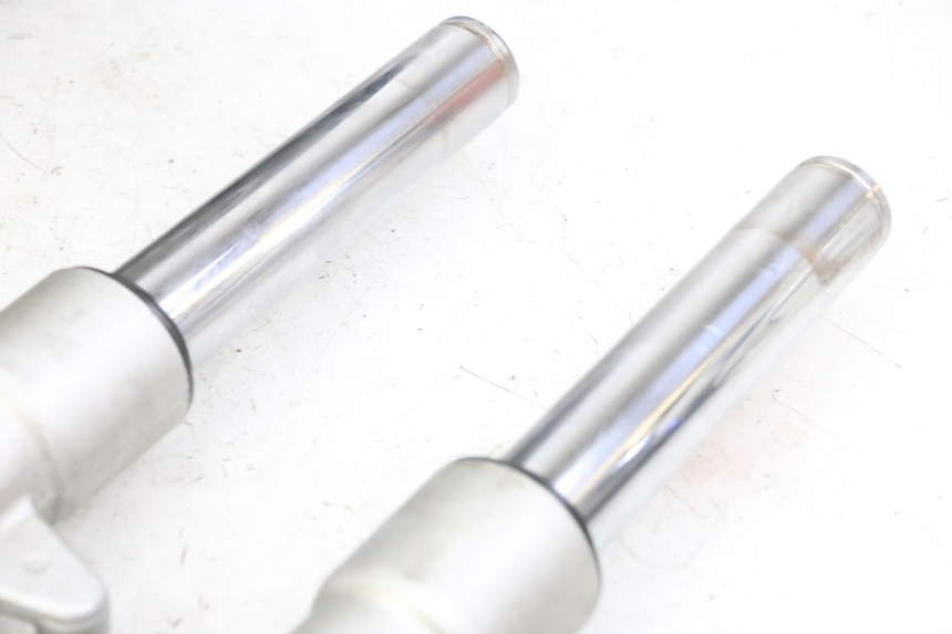 photo de FORKS LEG PEUGEOT ELYSTAR 125 (2002 - 2007) - Fixing points details