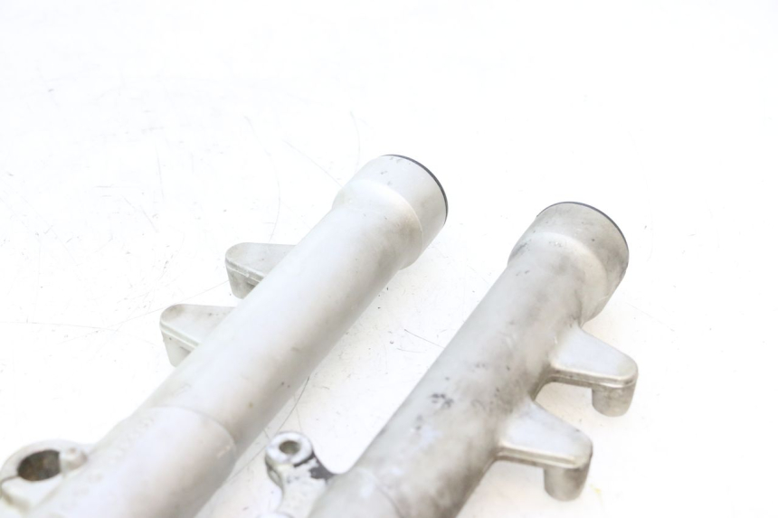 photo de FORKS LEG PEUGEOT ELYSTAR 50 (2002 - 2014) - Fixing points details