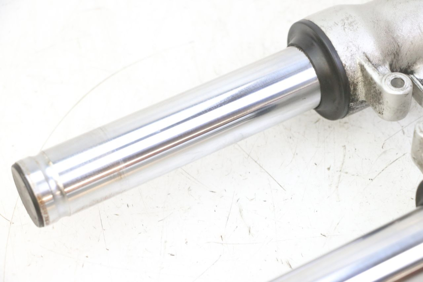 photo de FORKS LEG HONDA FES S-WING SWING ABS 125 (2007 - 2015) - Alternative perspective