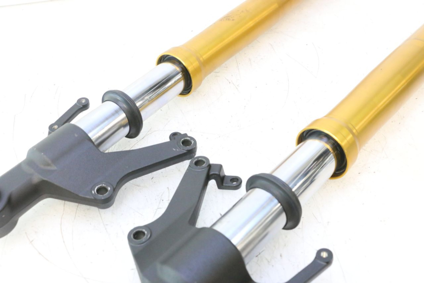 photo de FORKS LEG YAMAHA FZ8 800 (2010 - 2016) - Fixing points details