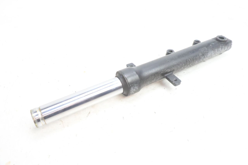 photo de LEFT FORKS LEG KYMCO AGILITY CITY 16P 125 (2015 - 2024) - High-resolution close-up