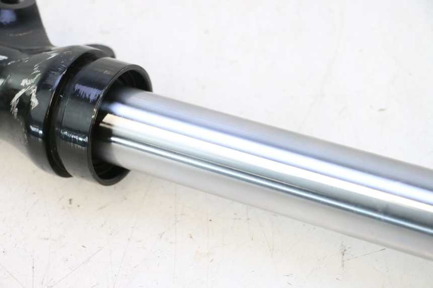 photo de LEFT FORKS LEG YAMAHA BW'S BWS 125 (2010 - 2013) - Zoom on usage condition