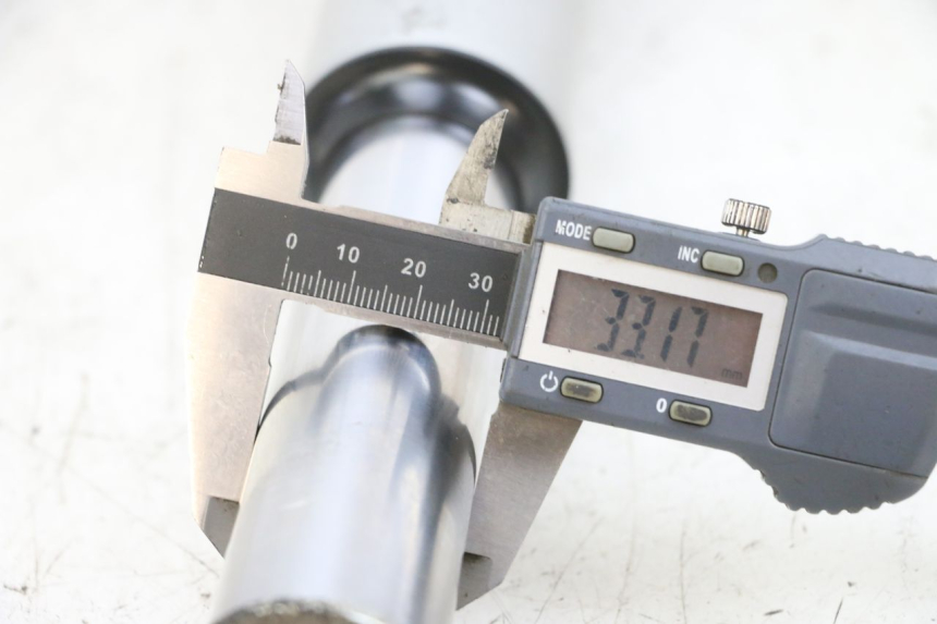 photo de LEFT FORKS LEG PIAGGIO FLY 4T 50 (2013 - 2017) - Component detail